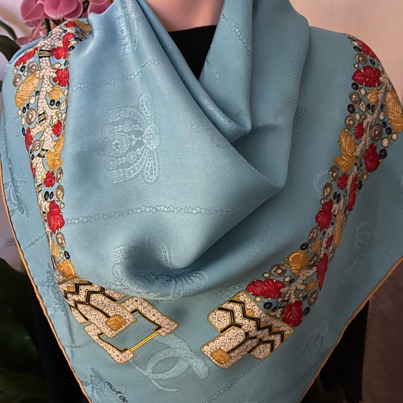 Auth Cartier Silk Scarf. - Picture 5 of 16